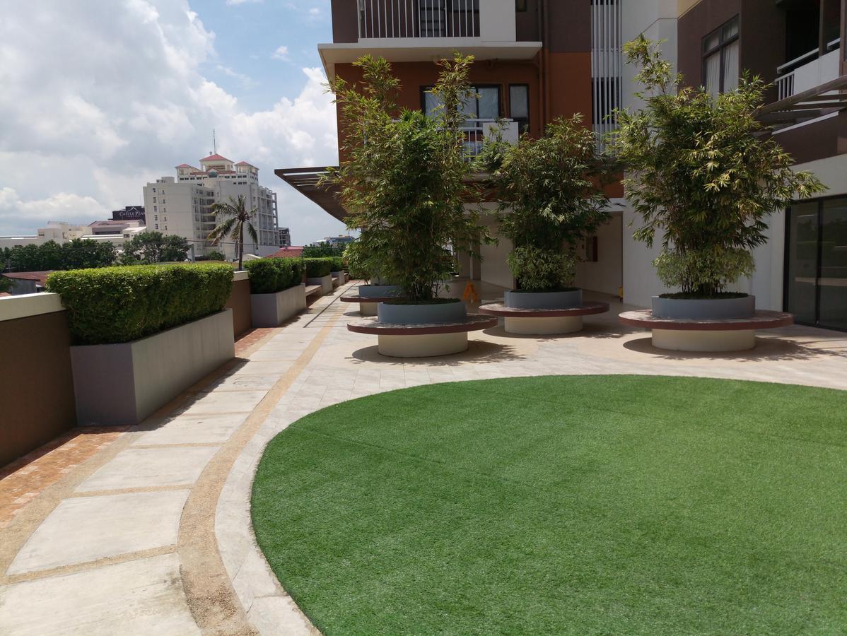 セブ市2405 Mabolo Garden Flatsアパートメント エクステリア 写真